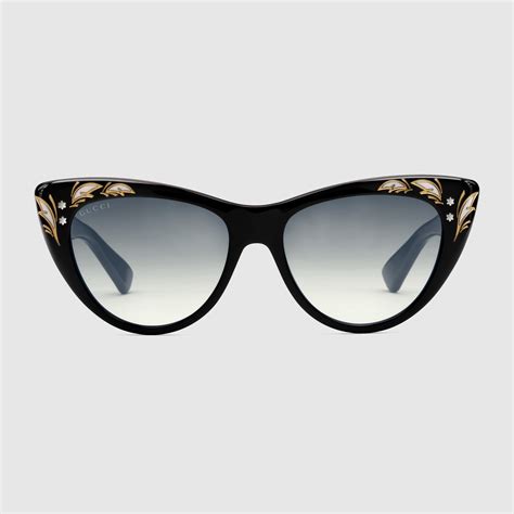 gucci oversized cat eye sunglasses.